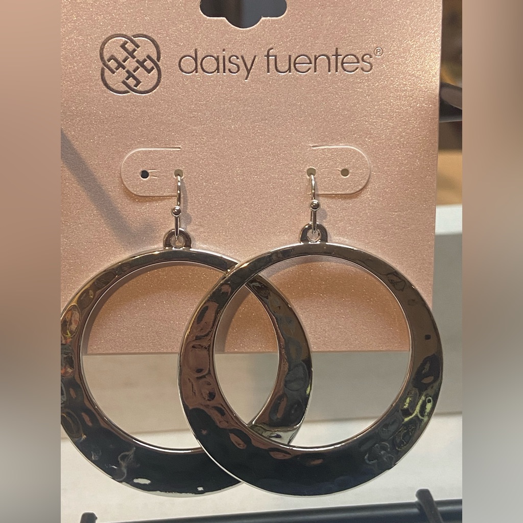 Nwt Daisy Fuentes Silver Hoop Earrings
